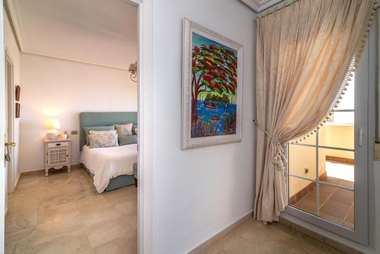 Spectacular Two Floor Penthouse Centre Apartemen
